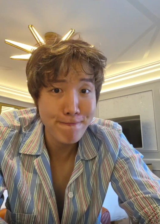 Gesto posible cancion Mundial Live Jhope 8 julio